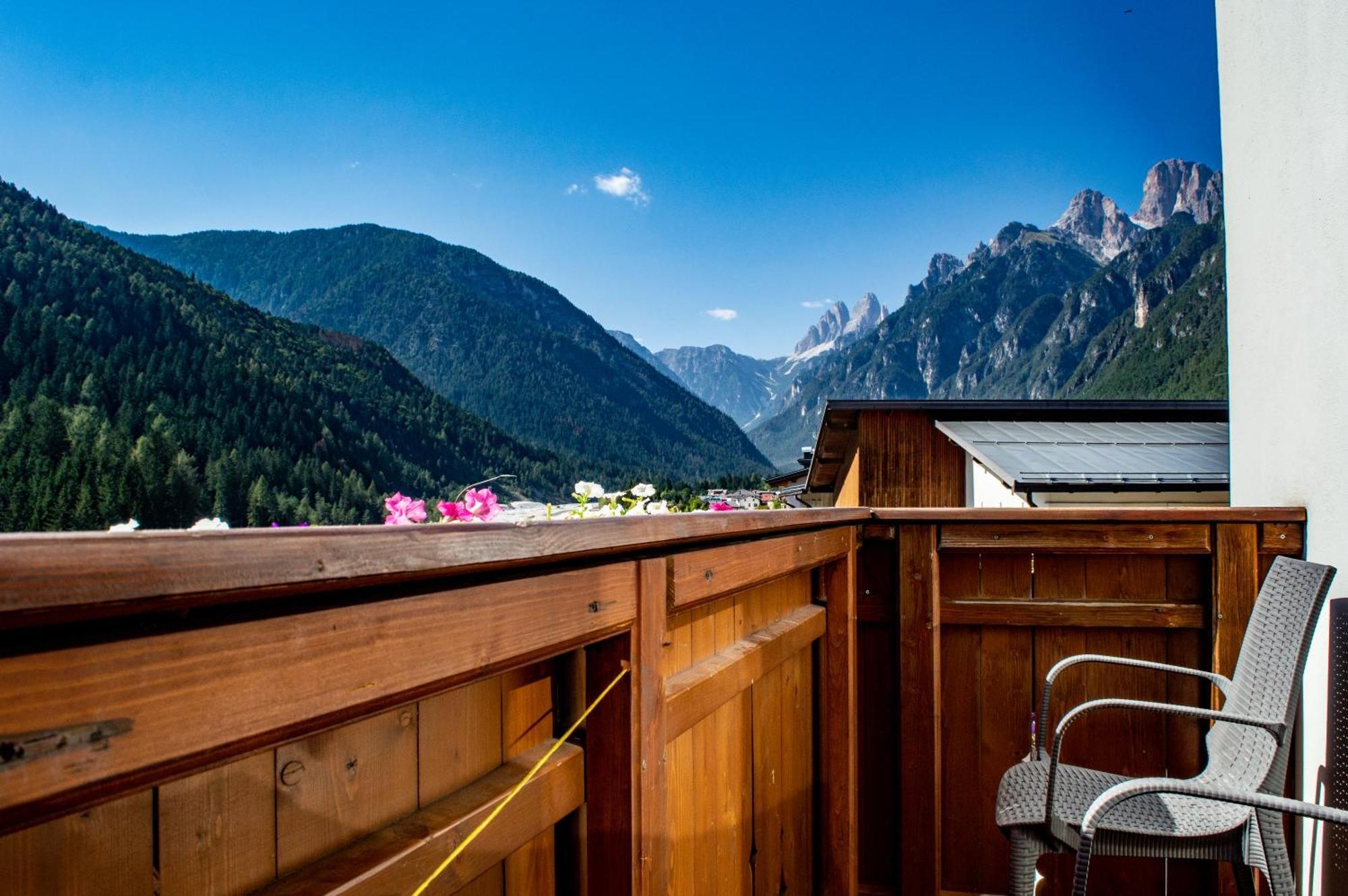 Hotel Serena - Tre Cime Views Auronzo di Cadore Exterior photo